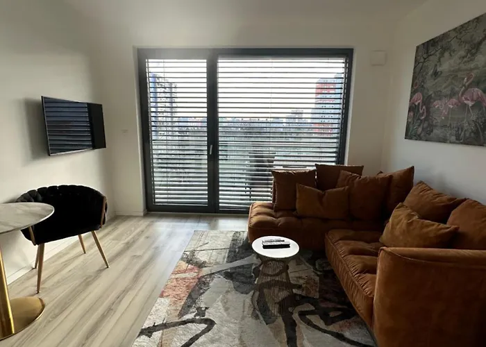Ein Park Apartment With Free Parking